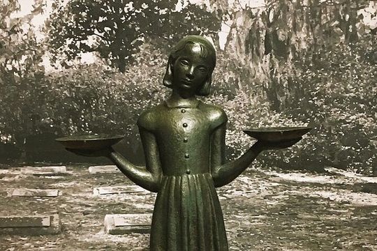 Midnight in the Garden of Good and Evil Walking Tour