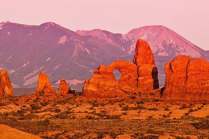 3-Hours Sunset Arches National Park 4X4 and Highlights Tour