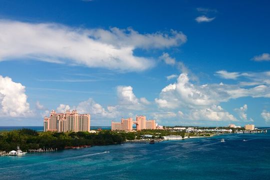 Half-Day Guided Boat Tour of Nassau Harbour and Rose Island