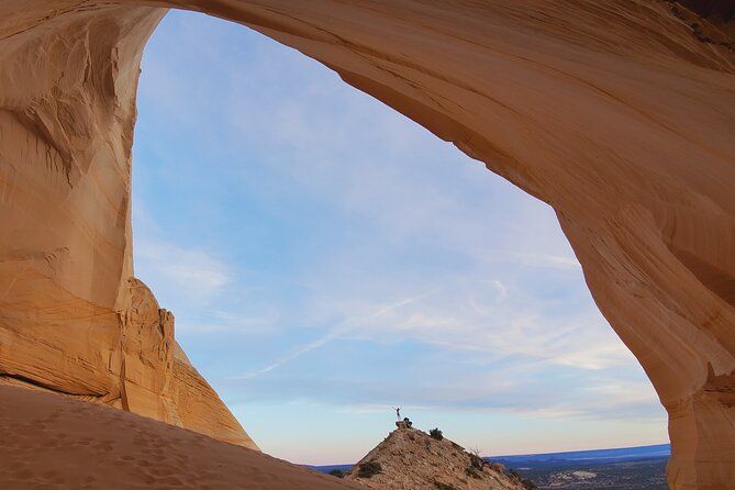 Private Sunset Guided Tour to Great Chamber by Four-Wheel Drive