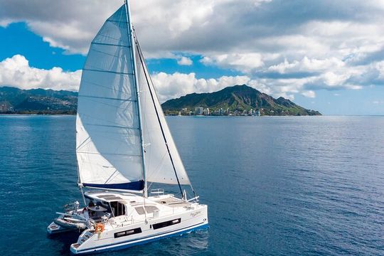 2hr Luxury Private Sailing Catamaran in Waikiki for 1-6 People