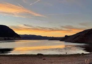 Lake Date for Two: Paddleboard & Picnic by Hoover Dam
