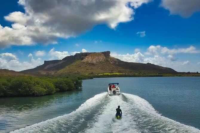 2 hour private boat tour - Spanish Waters, Swim Stop & Boarding