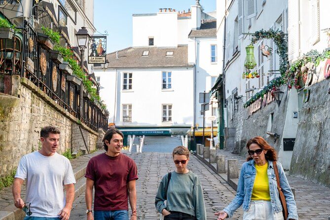 Paris in a Day: Louvre Tour + Guided Montmartre & City Walks