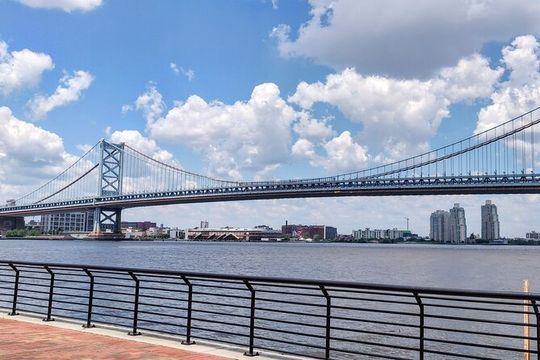 Philadelphia Walk or Run Sightseeing Tour of Ben Franklin Bridge