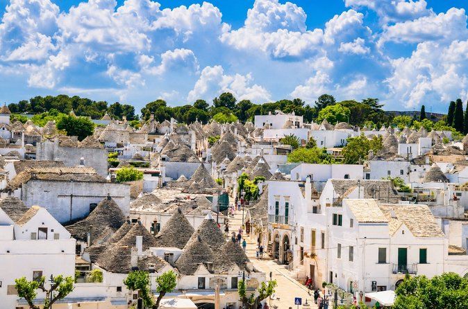 Ostuni, Alberobello and Polignano a Mare. Departing from Lecce