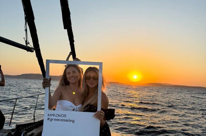 South Coast Premium Sail Cruise–Lunch, Drinks, Swim & Sunset