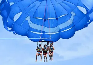 Parasailing in Waikiki Hawaii