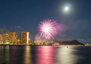 2 Hours Small Group Fireworks Night in Waikiki