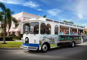 Guided Tour of Naples on a Vintage Trolley (Hop on - Hop off)