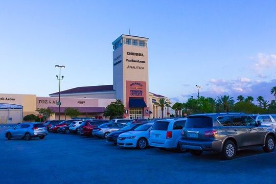 Private Shopping Tour from Orlando hotels to Orlando Outlets