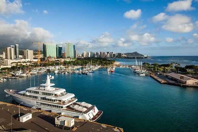 Private Town Tour with a Local from Honolulu to Diamond Head