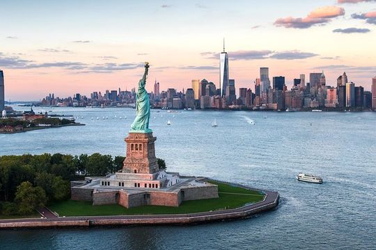 Visit The Statue of Liberty Plus 3-hour Manhattan Walking Tour