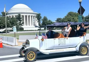 Washington DC Sightseeing Tour by Electric cart or Vintage Car