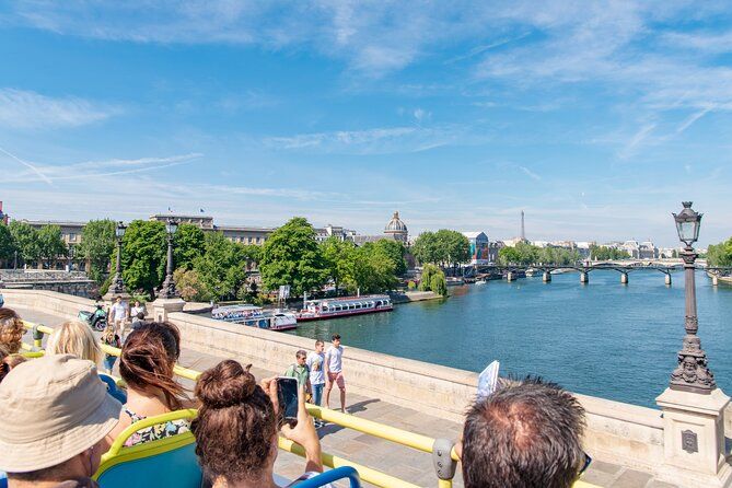 Paris Tootbus Must See Hop-on Hop-off Bus Tour with Seine River Cruise