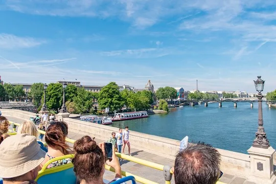 Paris Tootbus Must See Hop-on Hop-off Bus Tour with Seine River Cruise