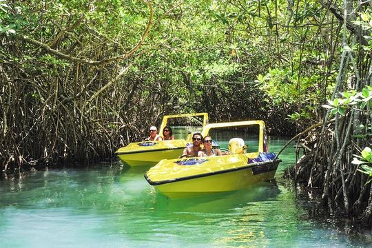 Speedboat adventure in cancun waters