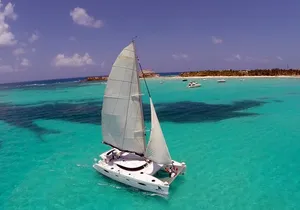 Deluxe Isla Mujeres sailing tour with transportation