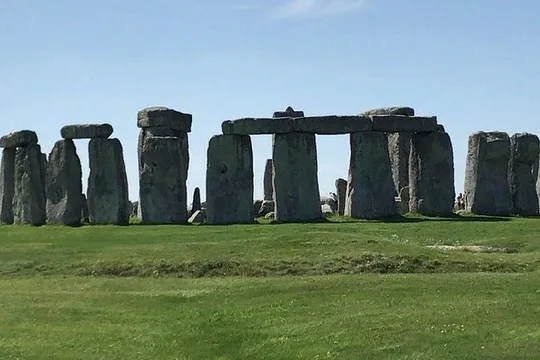 Salisbury Magna Carta Stonehenge and Bath Private Tour