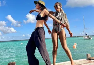 Gorgeous Tour in Pontoon Boat over Bacalar 7 Colors Lagoon from Cancún