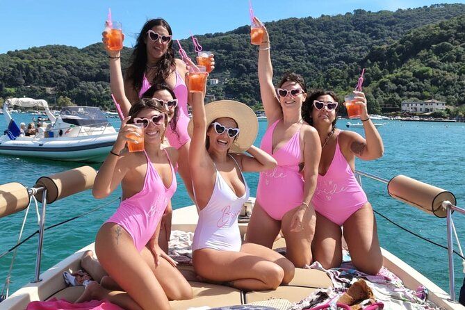 Boat party and ralax in the Gulf of Poets