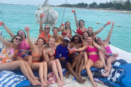 Catamaran Plus Tour to Isla Mujeres with National Open Bar from Cancun