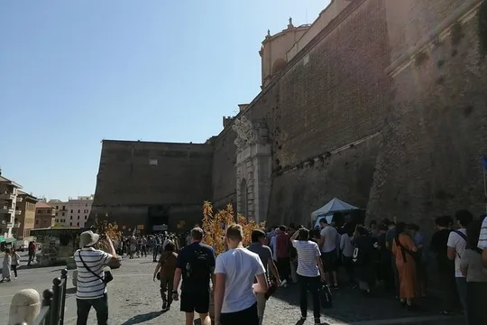 Vatican city private tour with museum,sistine chapel& st Peter VIP no line entry