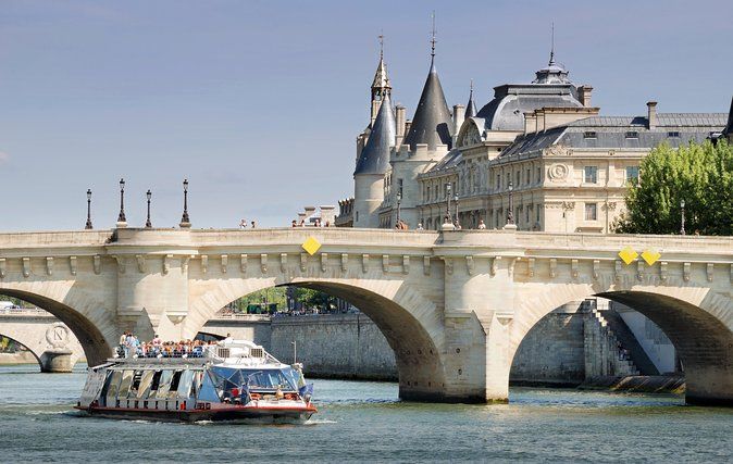 Paris Tour with Lunch at the Eiffel Tower and Seine River Cruise