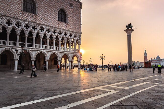 Public tour: Doge's Palace with St. Mark's Basilica & Gondolas