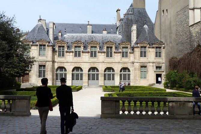8 hours Paris Tour with Montmartre, Le Marais, Cruise & Saint Germain des pres
