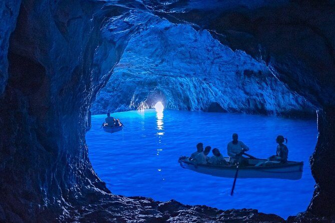 Private Boat Tour of Capri and the Blue Grotto in One Day