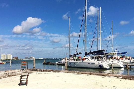 Catamaran to Isla Mujeres, Open bar, buffet, Beach Club Included