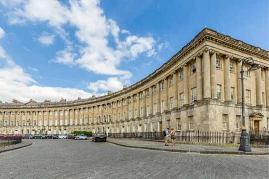 2 Hour Historic Walking Tour in Bath with An App