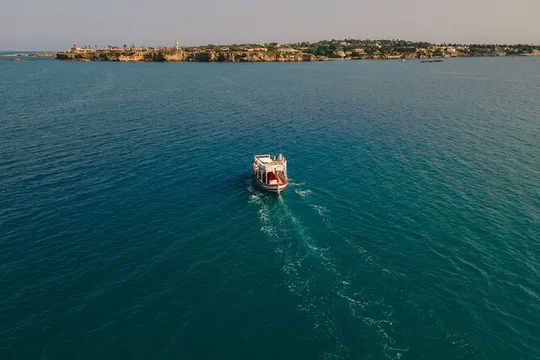 4-Hour Private Boat Tour of Ortigia Island with Lunch