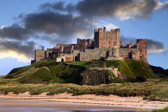 Edinburgh: Bamburgh, Northumberland & Alnwick Winter Adventure