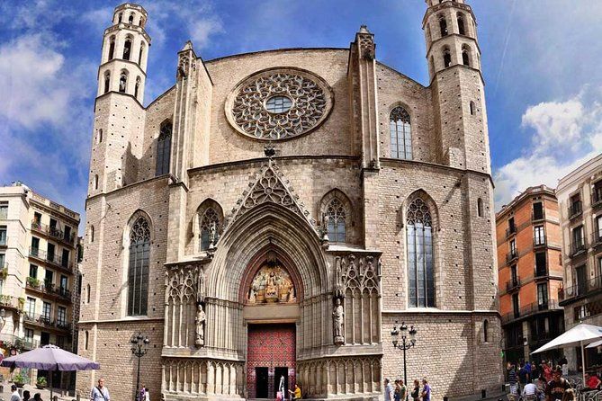 Picasso Museum and Private Walking Tour of Born or Gothic Quarter