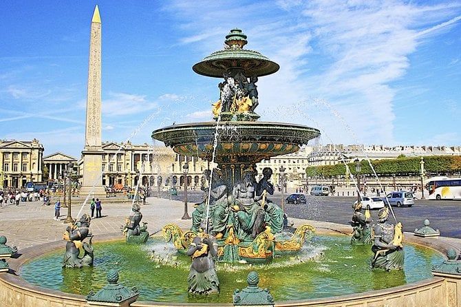 Paris Must-See Sites Tour for Families and Kids with Child-friendly Guide