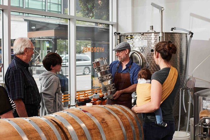 Guided tour from the bee to the bottle and tasting - French