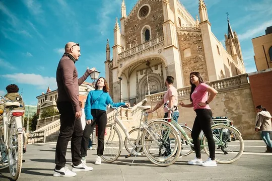 Madrid: City Highlights Guided Vintage Bike Tour