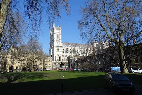 Royal Westminster - Exclusive Royal Walking Tour of London's Iconic Landmarks!