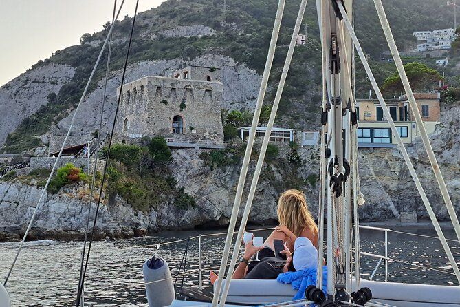 Small Group Sailing Tour in Amalfi Coast with Aperitif