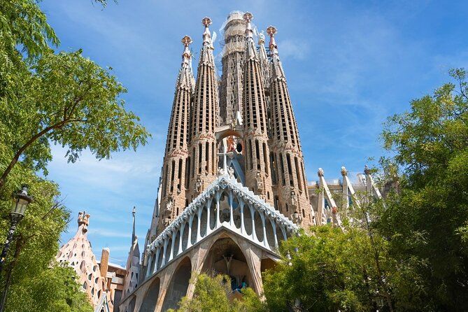 Fast Track: Sagrada Familia Guided Tour