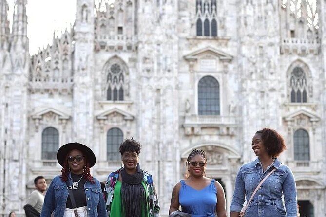 Private Milan Photo Walk with Professional Photographer
