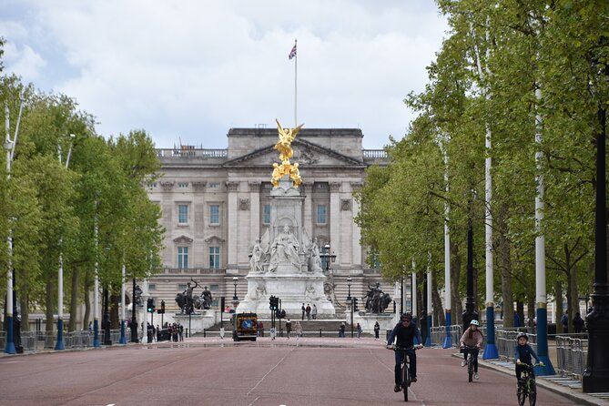 London 2.5 Hour Sightseeing Tour By London Black Cab.