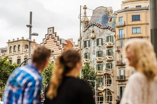 Barcelona: Private & Custom Walking Tour with a Local (8-hours)