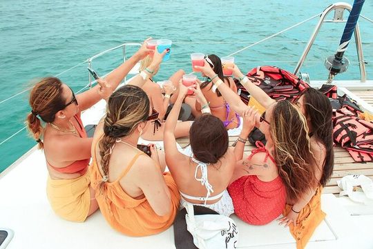 Amazing Catamaran Plus to Isla Mujeres + Open Bar