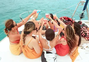 Amazing Catamaran Plus to Isla Mujeres + Open Bar
