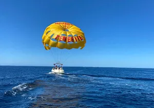 Parasailing flights on the coast of Adeje in Tenerife