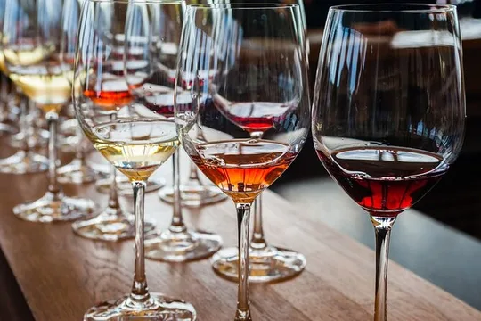 8 Hour Ontario Wine Tour with Cheese and Charcuterie