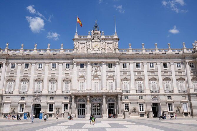 Madrid Sightseeing Tour with Royal Palace Skip the Line Ticket